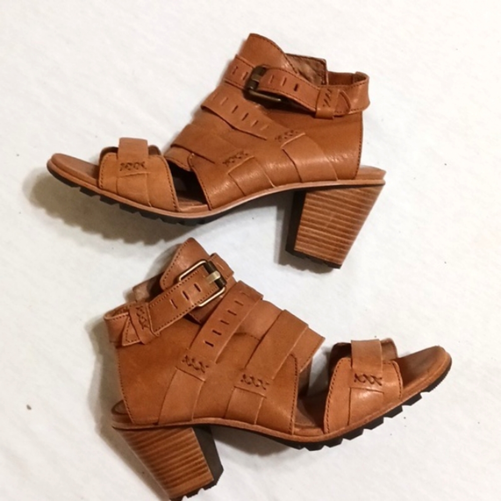 Sorel Nadia NWOB Open Toe Buckle Strap Block Heel Sandal in Light Brown